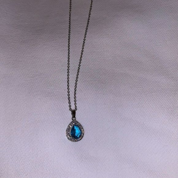 White Gold Austrian Blue Jewel Necklace - Picture 5 of 6